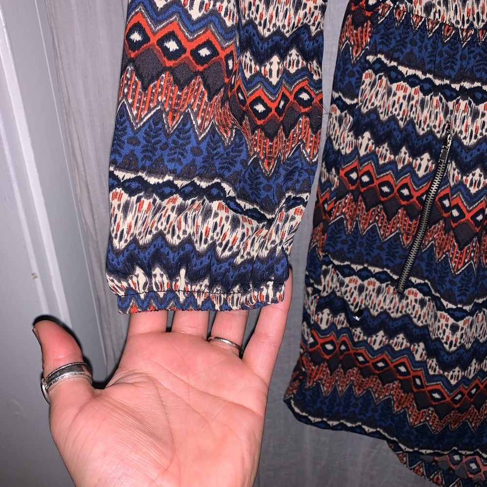 ROMPER patterned long sleeve - Picture 4 of 6